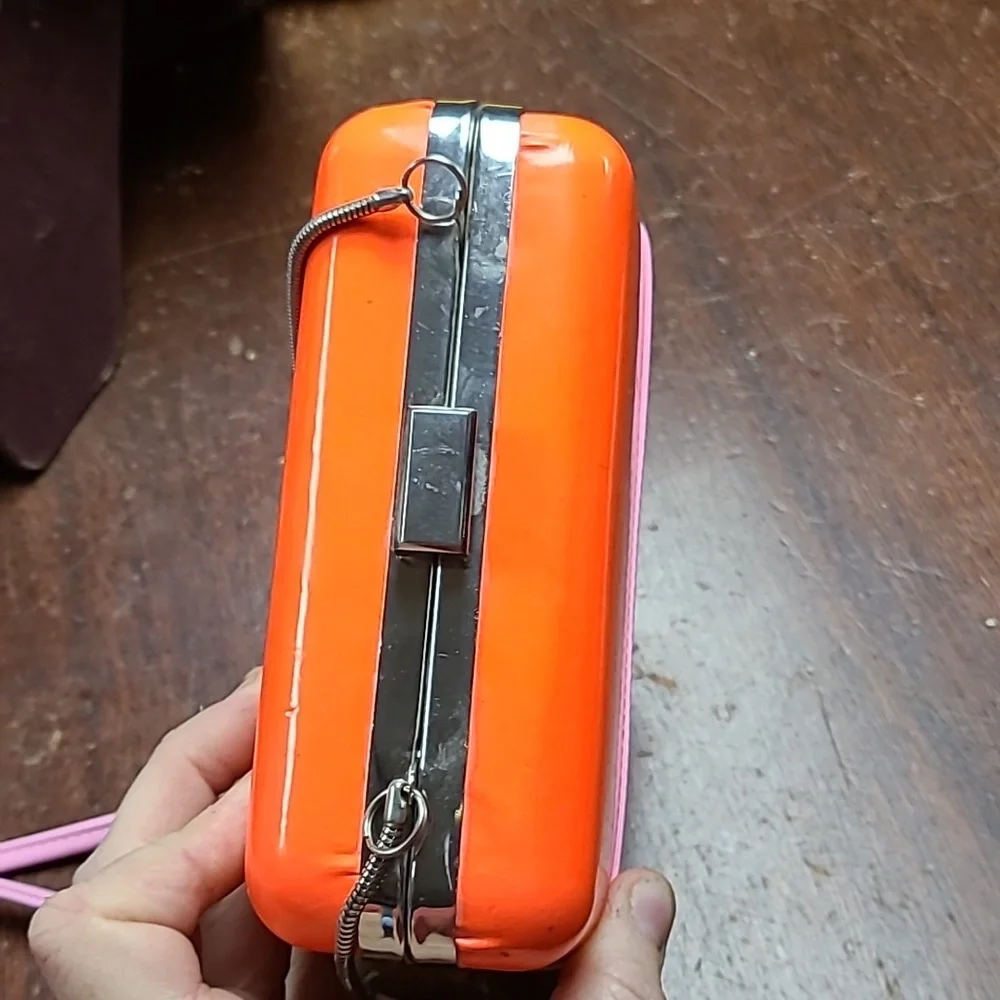 Jessica Simpson hard clutch - Picture 6 of 6